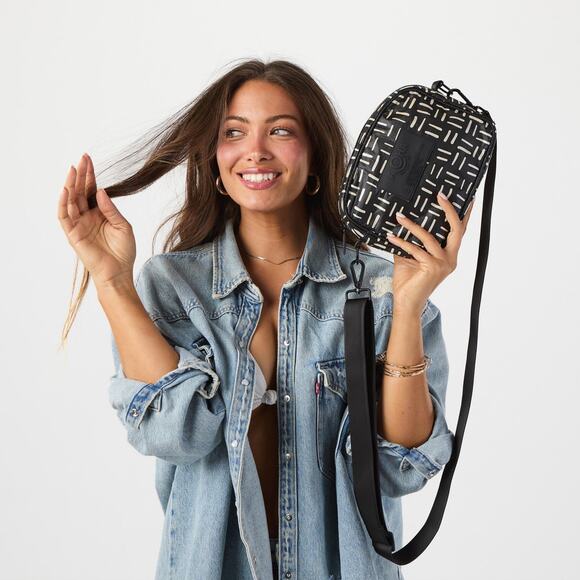 Aloha Collection• LE TOUR Rattan Cross Body Bag Purse - Picture 3 of 14